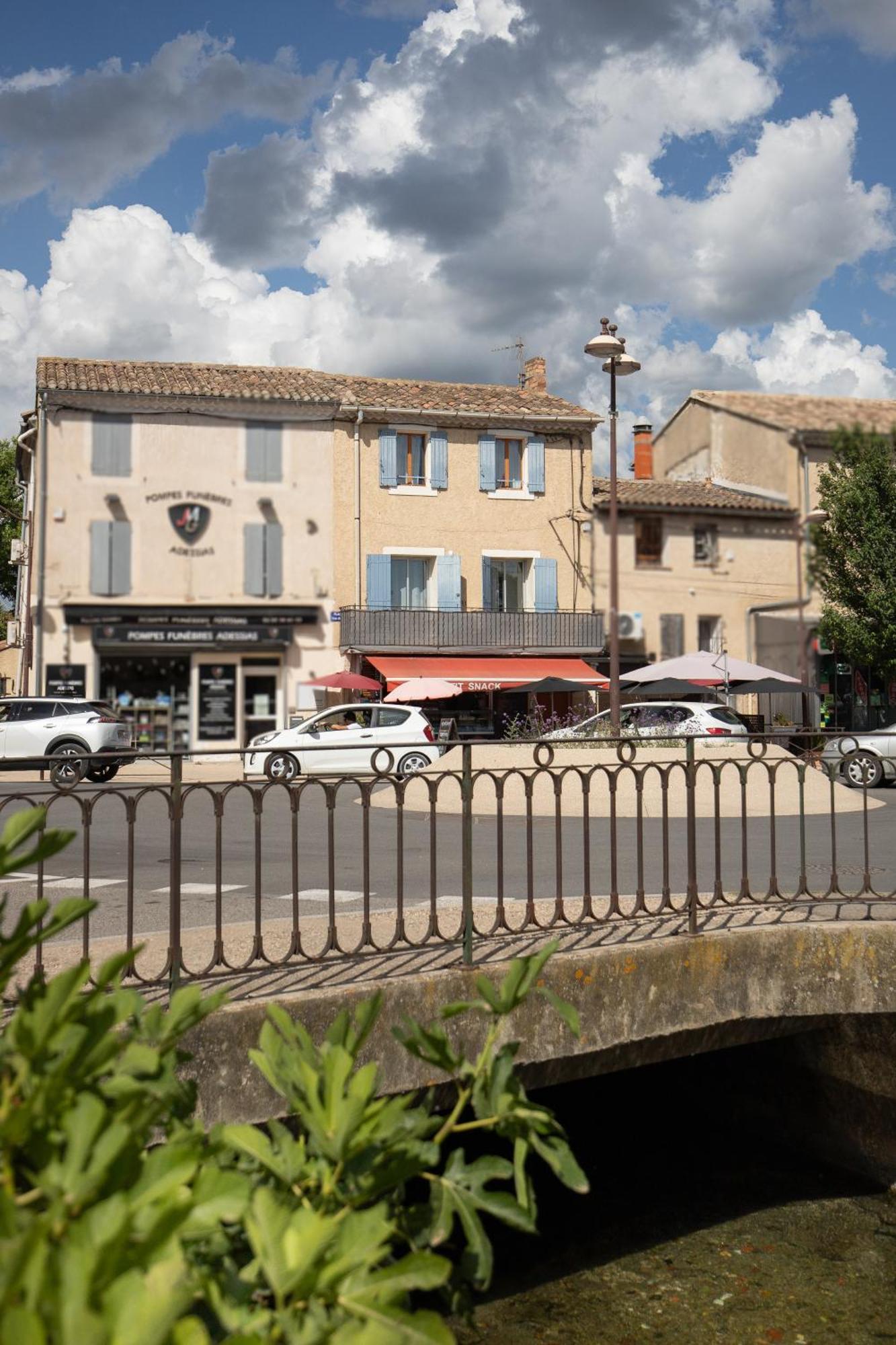 Le Partage Des Eaux - 4 Couchages - Hypercentre - Clim - Wifi LʼIsle-sur-la-Sorgue Exterior foto